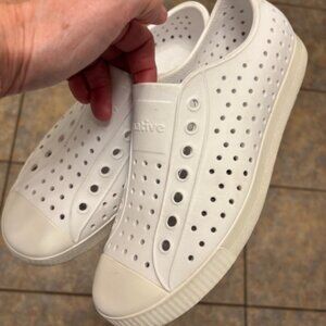 Native White Women size 9/Men size 7